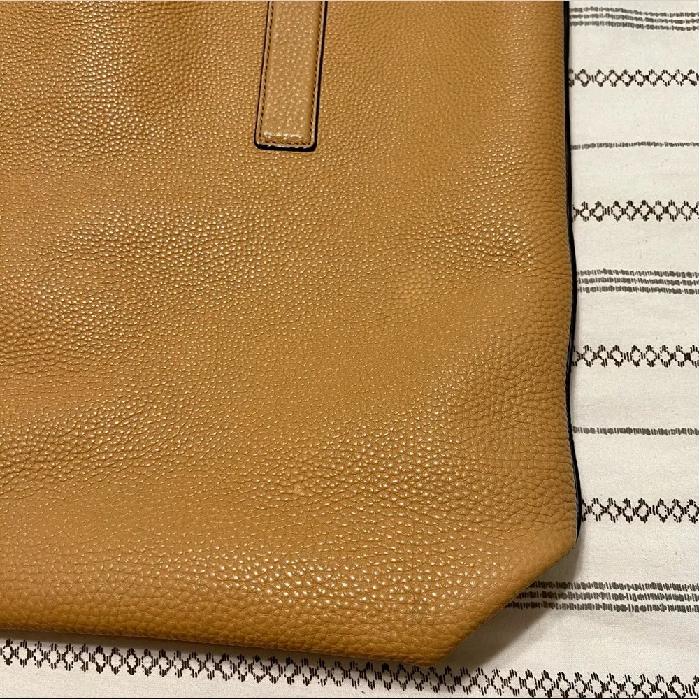 Authentic Michael Kors Men’s Mason Pebbled Leather Reversible Suede Tote Bag